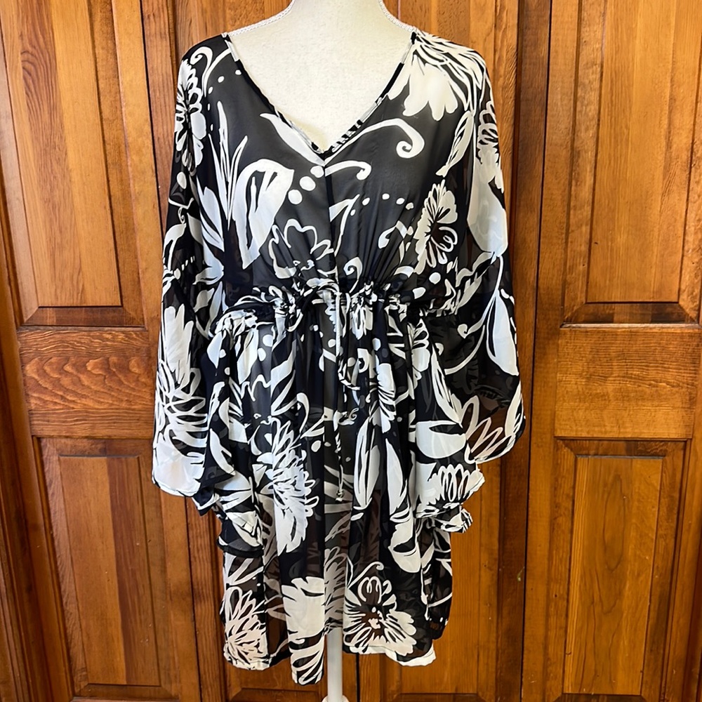 Portocruz WhiteBlack Sheer Polyester Floral Butterfly Sleeve Swimsuit Coverup OS